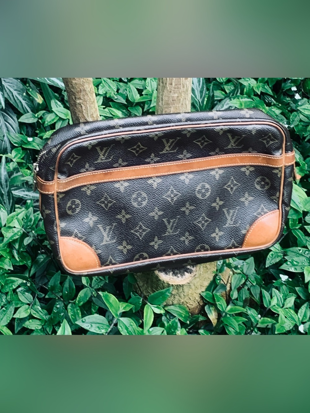 Louis Vuitton Authentic Brown Monogram Compiegne 28 Clutch. Legitgrails COA.